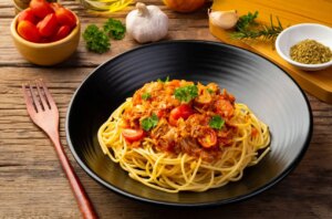 Come si preparano gli spaghetti al tonno: la ricetta degli anni 80